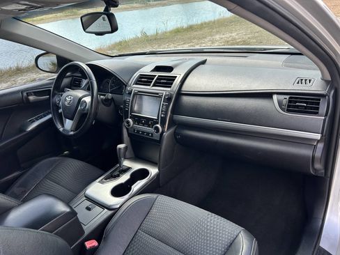 Used 2014 Toyota Camry SE w/ Moonroof Package image 14