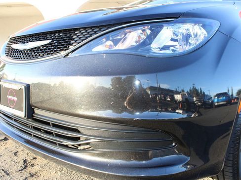 Used 2020 Chrysler Voyager Lxi image 30