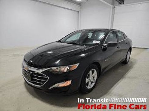 Used 2022 Chevrolet Malibu LS image 2
