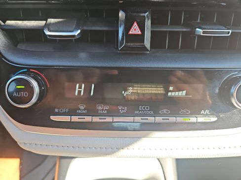 Used 2021 Toyota Corolla SE image 30