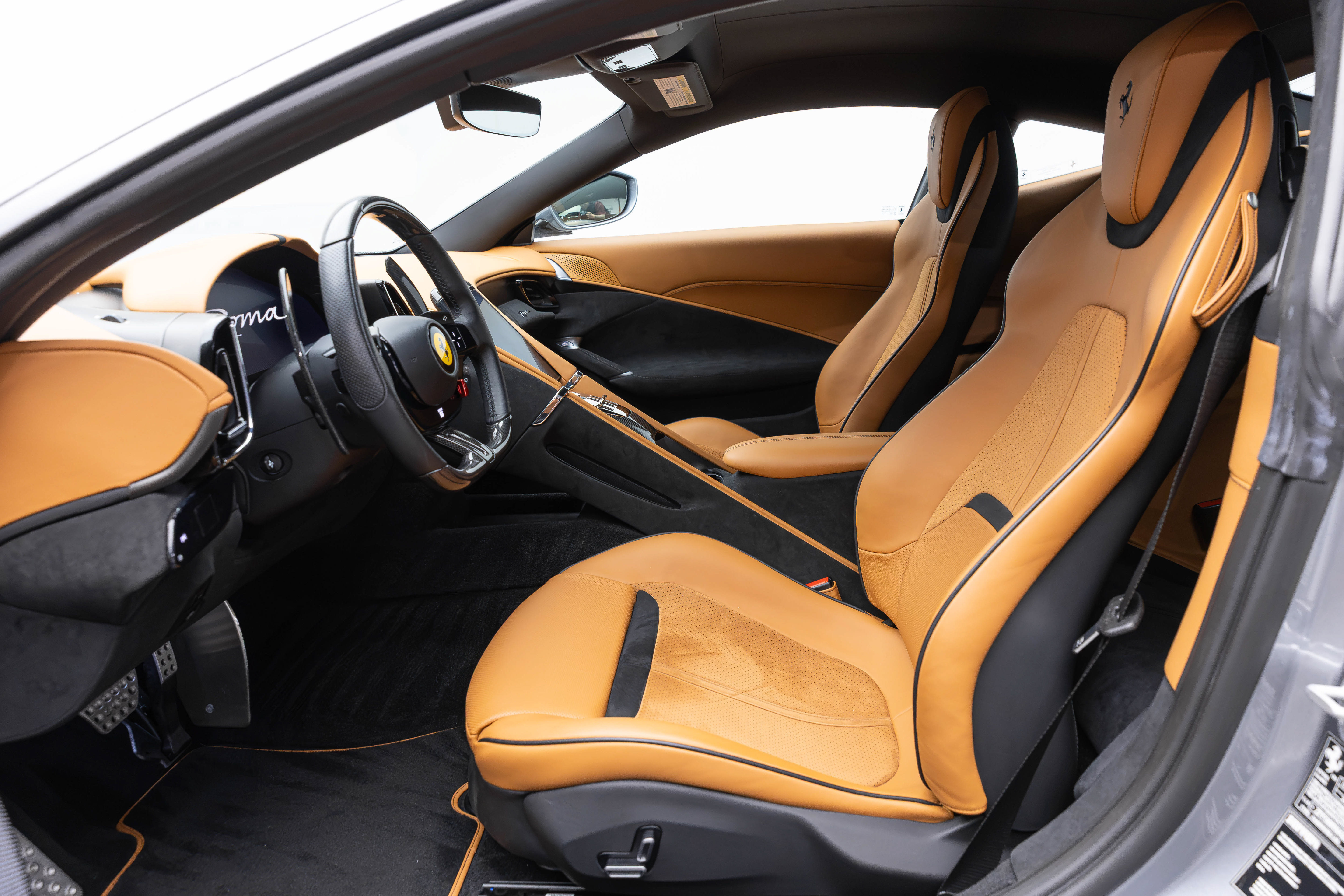 Used 2022 Ferrari Roma RWD image 5