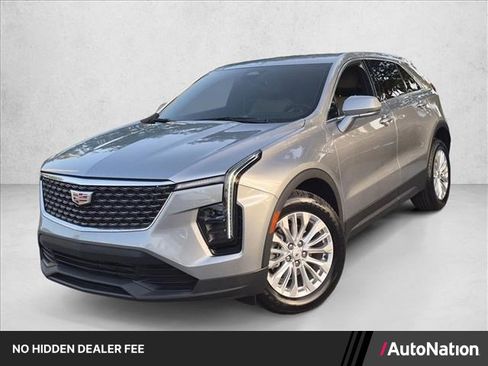 Used 2024 Cadillac XT4 Luxury w/ Cold Weather Package FWD image 1