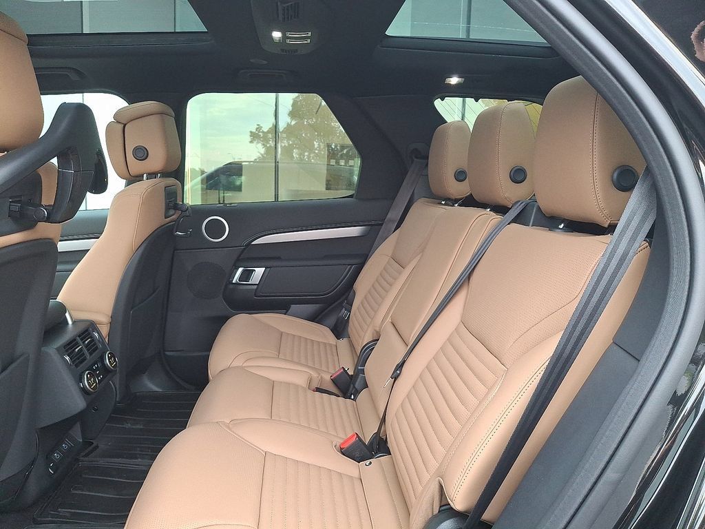 New 2026 Land Rover Discovery Limited Edition AWD/4WD image 6