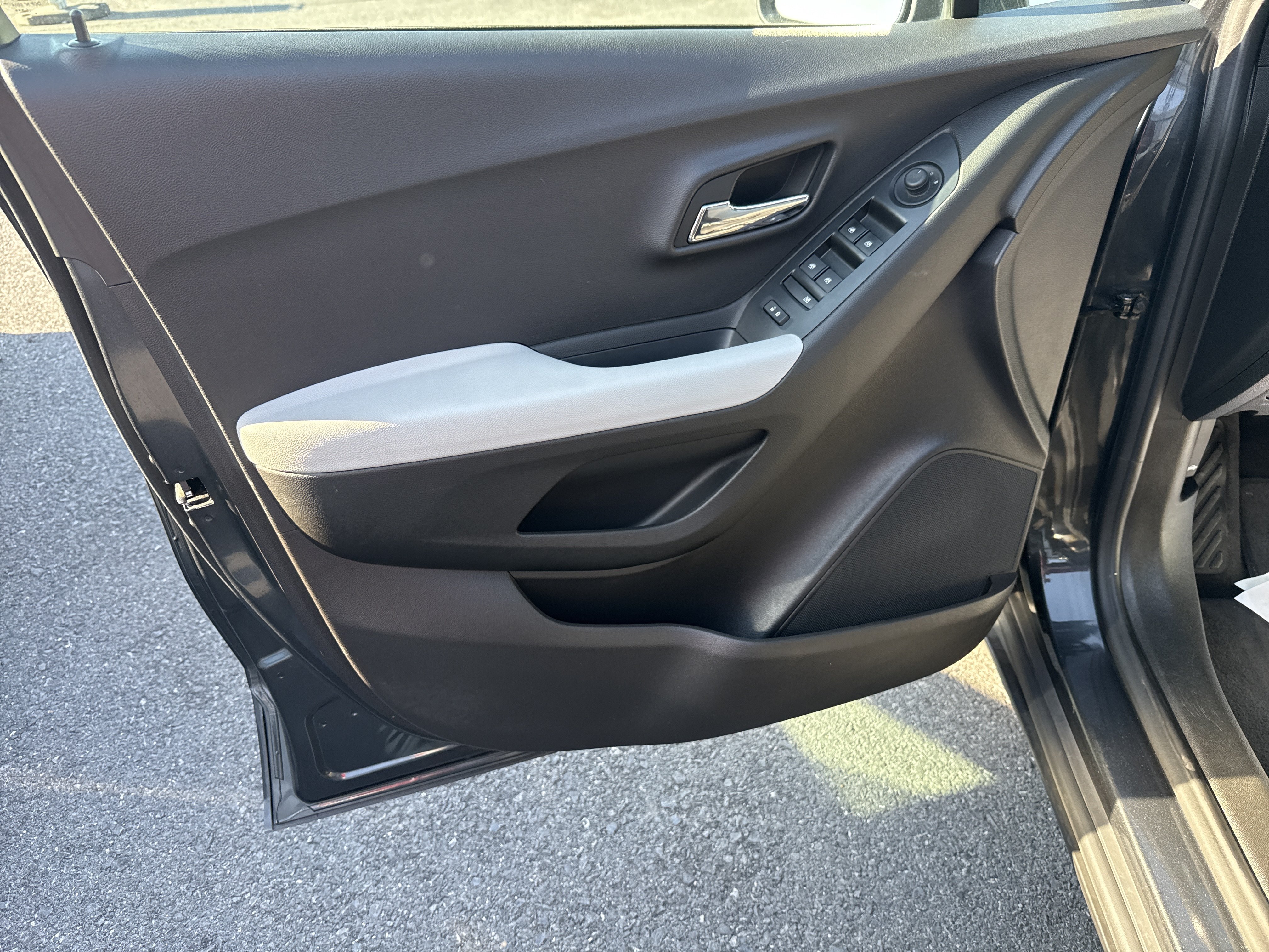 Used 2017 Chevrolet Trax LT AWD/4WD image 16