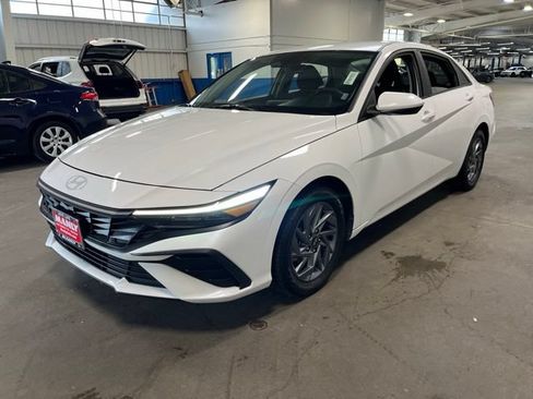 Used 2024 Hyundai Elantra SEL FWD image 7