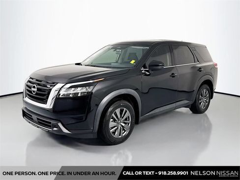 Certified 2022 Nissan Pathfinder S FWD image 1
