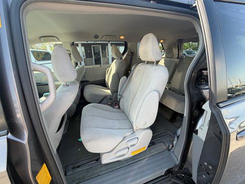 Used 2014 Toyota Sienna LE FWD image 10
