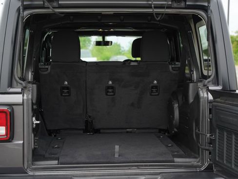 Used 2020 Jeep Wrangler Unlimited Sahara AWD/4WD image 18