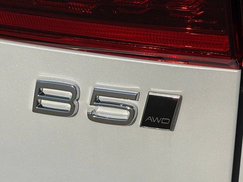 New 2027 Volvo XC60 B5 Plus AWD/4WD image 6