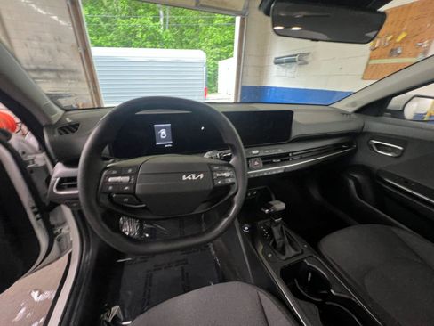 Used 2025 Kia K4 LXS FWD image 29