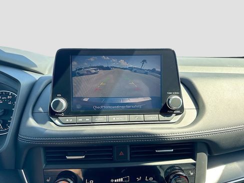 Used 2025 Nissan Rogue SV w/ SV Premium Package image 28