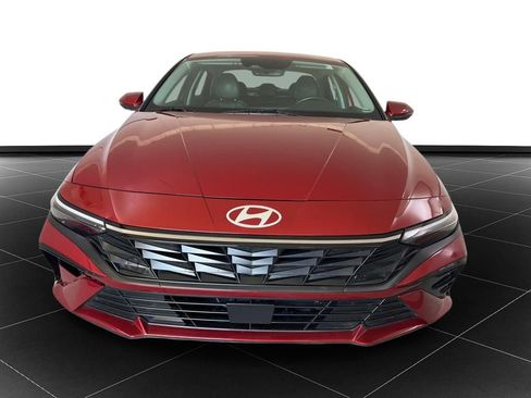 Used 2025 Hyundai Elantra Limited image 8
