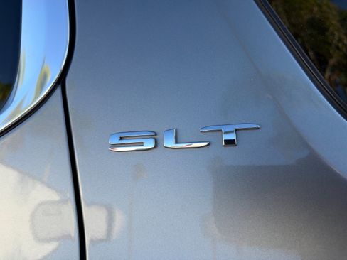 Used 2023 GMC Acadia SLT image 40