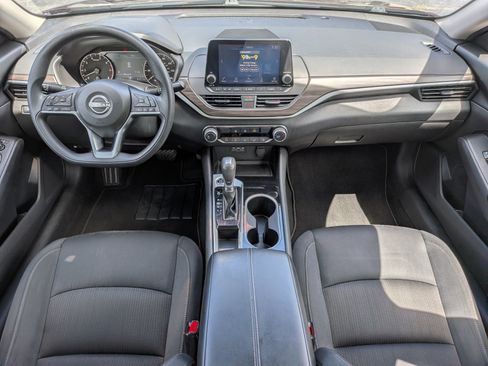 Used 2024 Nissan Altima 2.5 SV FWD image 13