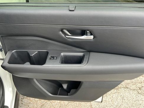 Used 2024 Nissan Pathfinder SL FWD image 17