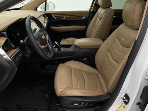Used 2018 Cadillac XT5 Platinum w/ Driver Assist Package image 11