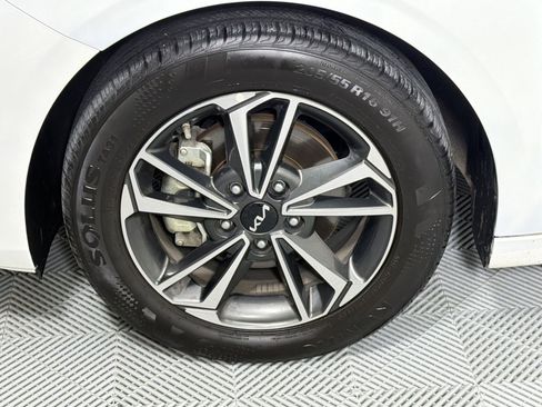 Used 2024 Kia Forte LXS FWD image 12