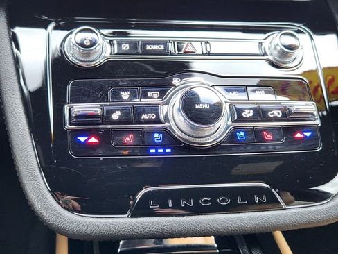 Used 2021 Lincoln Corsair Reserve w/ Equipment Group 201A image 16