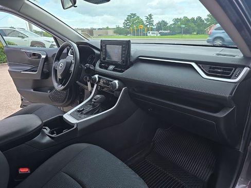 Used 2022 Toyota RAV4 LE AWD/4WD image 34
