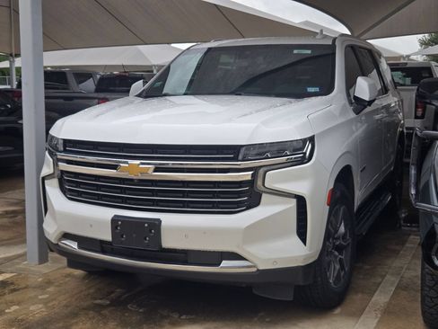 Used 2022 Chevrolet Tahoe LT w/ Luxury Package AWD/4WD image 3