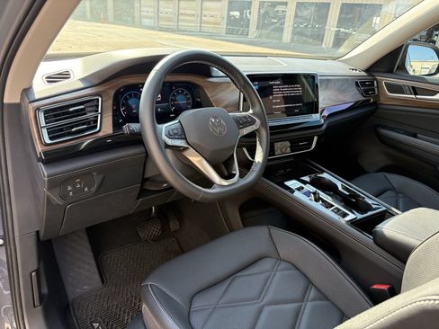 Used 2025 Volkswagen Atlas SE FWD image 14