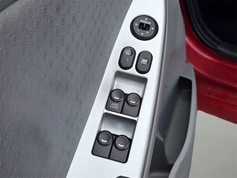 Used 2013 Hyundai Accent SE image 18