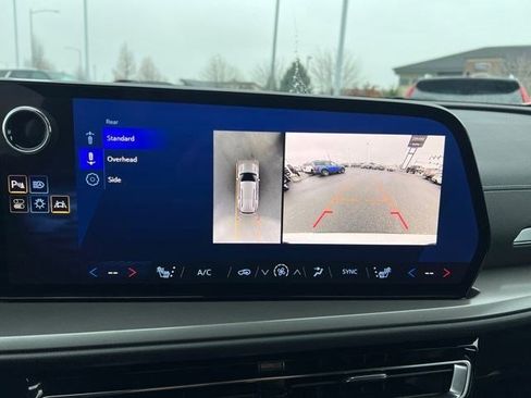 Certified 2024 Chevrolet Traverse LT image 18