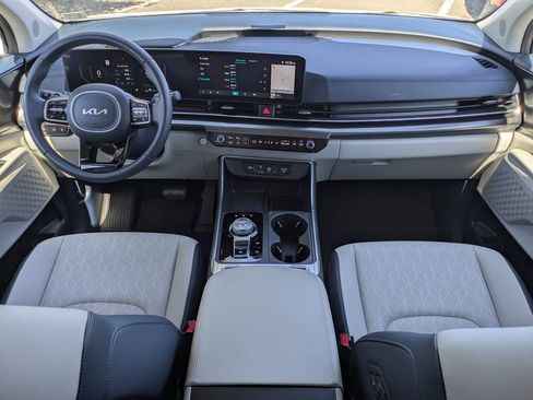 Used 2025 Kia Carnival SX w/ SX Dark Edition Package image 15