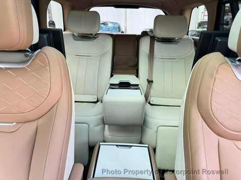 Used 2025 Land Rover Range Rover SV image 22