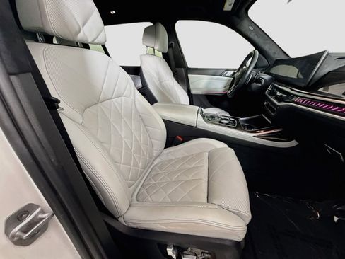 Used 2023 BMW X7 xDrive40i w/ Parking Assistance Package AWD/4WD image 29