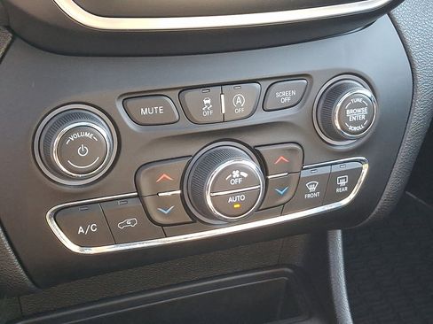 Certified 2021 Jeep Cherokee Latitude Lux 80th Anniv w/ Quick Order Package 26U 80TH image 16