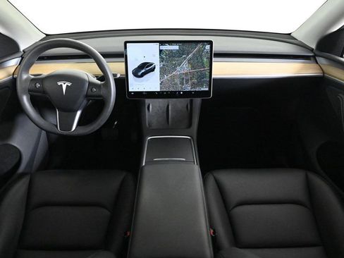 Used 2024 Tesla Model Y Long Range image 9