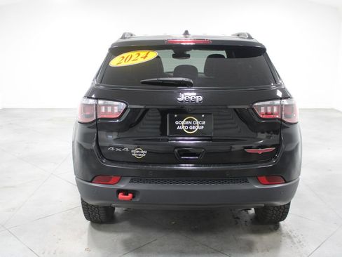 Used 2024 Jeep Compass Trailhawk image 8