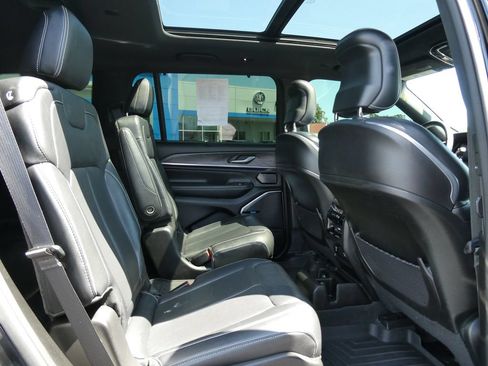 Used 2022 Jeep Grand Cherokee L Overland w/ Advanced Protech Group III AWD/4WD image 15