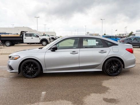 Used 2023 Honda Civic Sport image 4