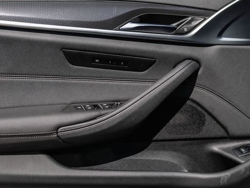 Used 2023 BMW 540i w/ M Sport Package image 28