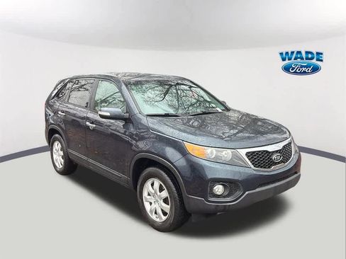 Used 2013 Kia Sorento LX w/ Value Pkg image 3