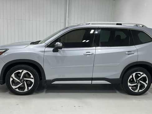 Used 2022 Subaru Forester Touring image 2