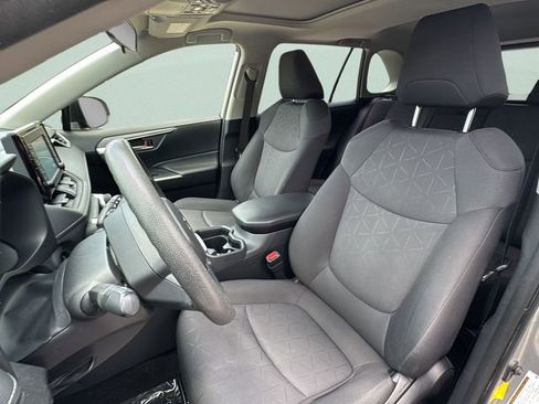 Used 2019 Toyota RAV4 XLE FWD image 13