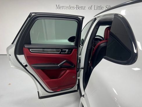 Used 2022 Porsche Cayenne S image 23