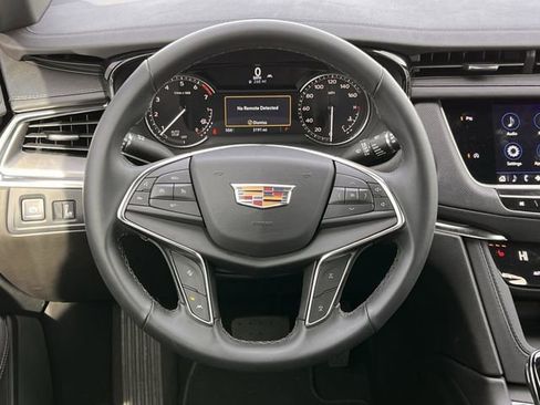 New 2026 Cadillac XT5 Luxury image 11