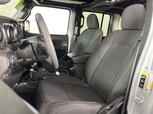 Used 2023 Jeep Wrangler Unlimited w/ Sun & Screen Package image 4