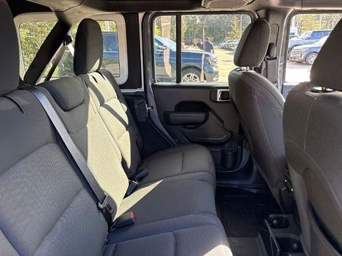 Used 2022 Jeep Wrangler Unlimited Sport image 28