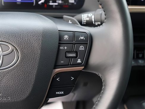 Used 2023 Toyota Crown Platinum image 34