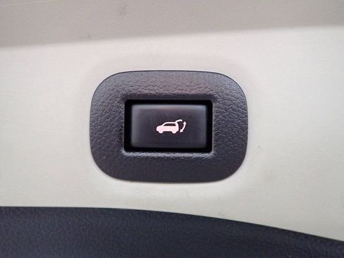 Used 2020 Nissan Rogue SV image 17