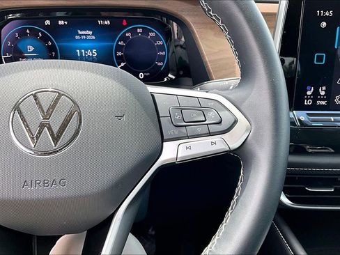 Certified 2024 Volkswagen Atlas SE w/ Black Wheel Package FWD image 25