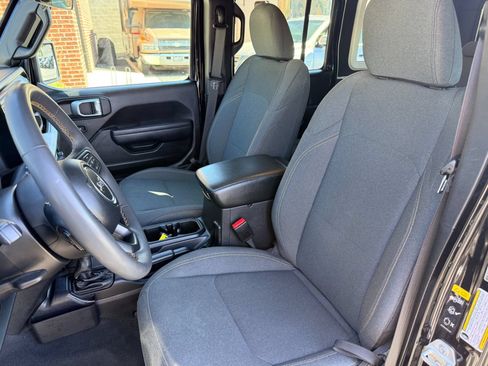 Used 2024 Jeep Wrangler Unlimited AWD/4WD image 21