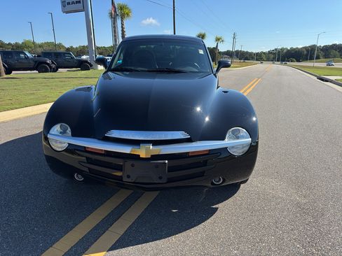 Used 2004 Chevrolet SSR w/ Preferred Equipment Group image 6
