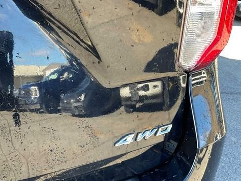 Used 2021 Ford Explorer XLT w/ Equipment Group 202A AWD/4WD image 18