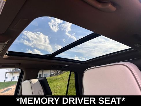 Used 2025 GMC Yukon Denali w/ Denali Reserve Package image 18